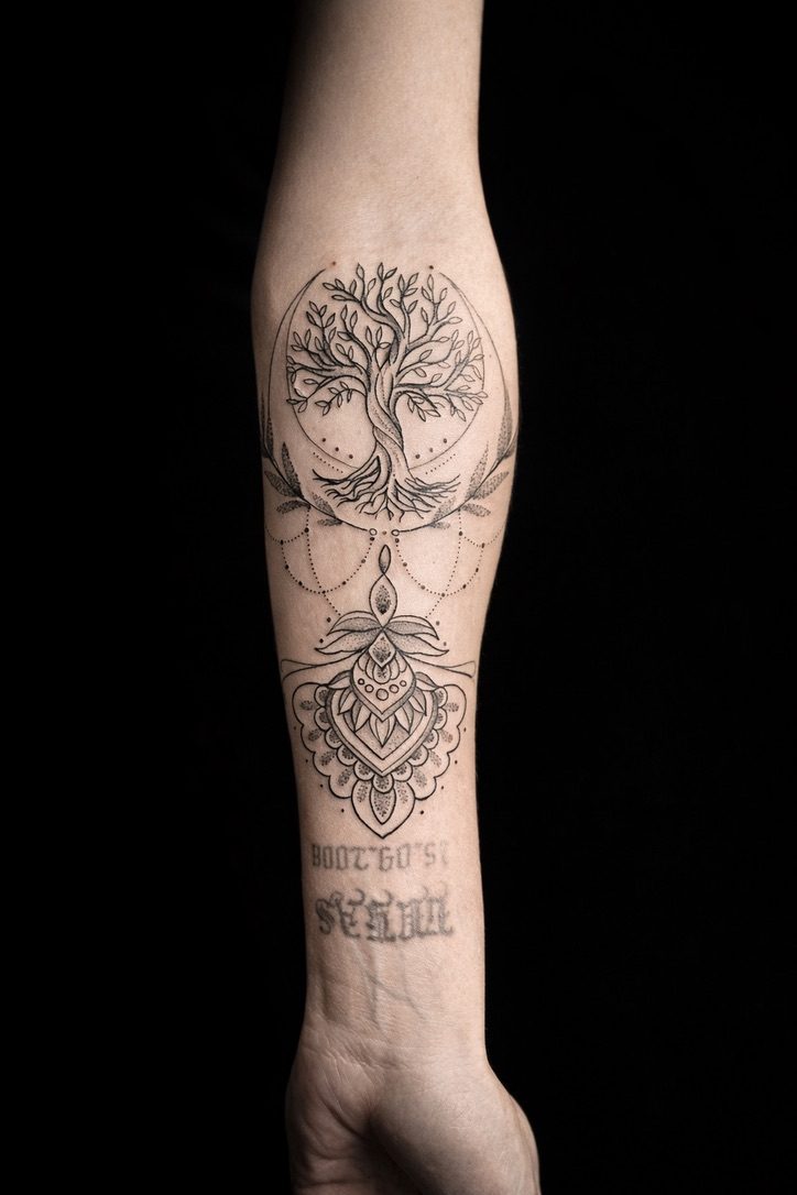 Fineline Lebensbaum Mandala Tattoo Unterarm – Nadelstub'n